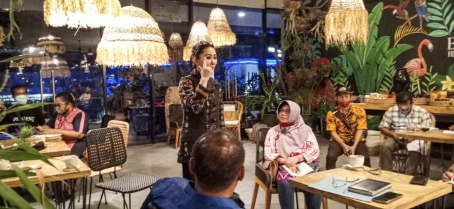 Mabar Julie Sutrisno reses
