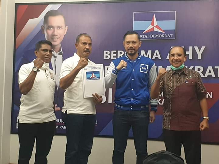 Pilkada Demokrat serahkan SK Dukungan