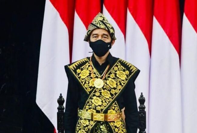 Jakarta Jokowo pake pakaian adat sabu