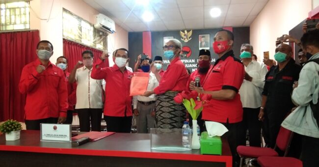 Manggarai Heri Nabit terima sk pdip