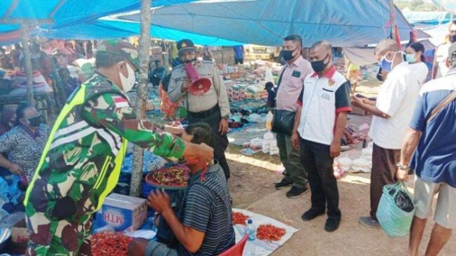 Malaka warga laenmanen dapat masker gratis dari tim gabungan