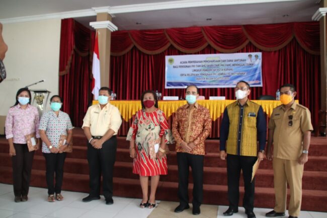 Kota Kupang Walikota serahkan santunan2