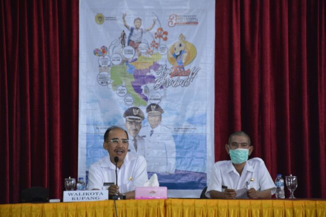 Kota Kupang Walkot tatap muka penerima rumah1
