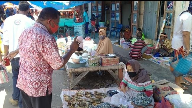 Sikka Kades Egon pantau pasar