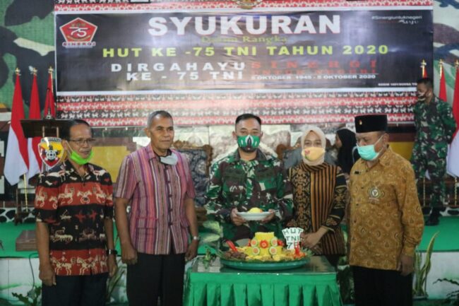 Sumtim HUT TNI Dandim