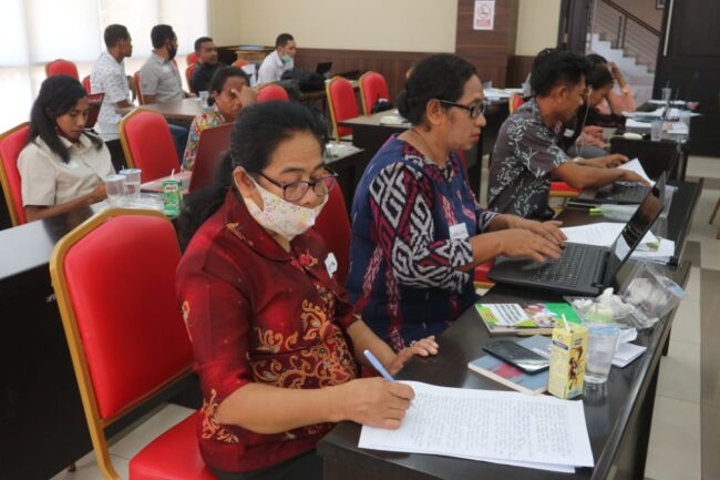NTT pelatihan menulis