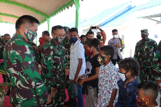 sumtim pangdam serahkan rumah