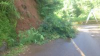 Matim jalan tertutup longsor