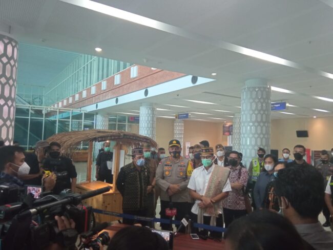 mabar sandiaga di bandara