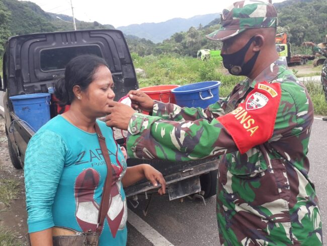 Ende Kodim bagi masker