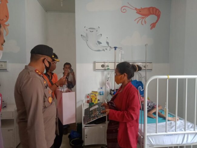 Manggarai kapolres bantu herlina