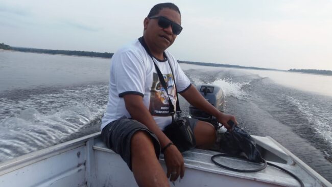 Yos mapang3 berlayar di sungai amazone