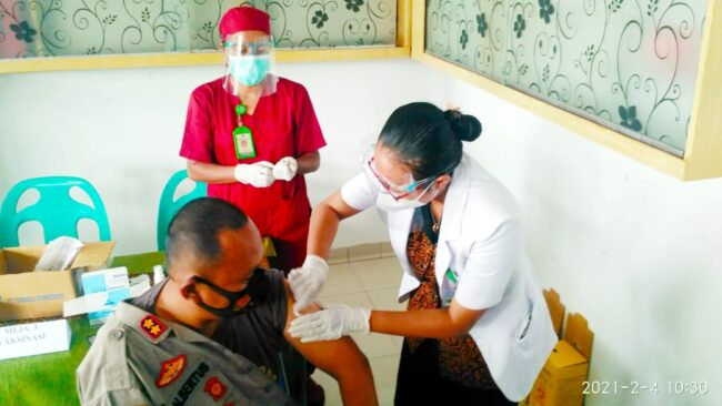 ende kapolres terima vaksi