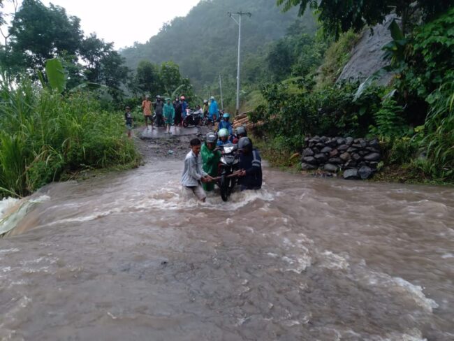 Matim sungai di jalan