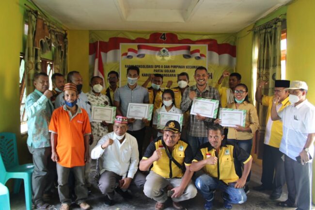 Mabar golkar serahkan hadiah