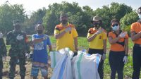Mabar tni polri bersihkan sampah