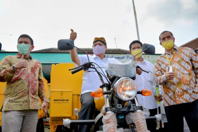 golkar arilangga hartarto makan telur