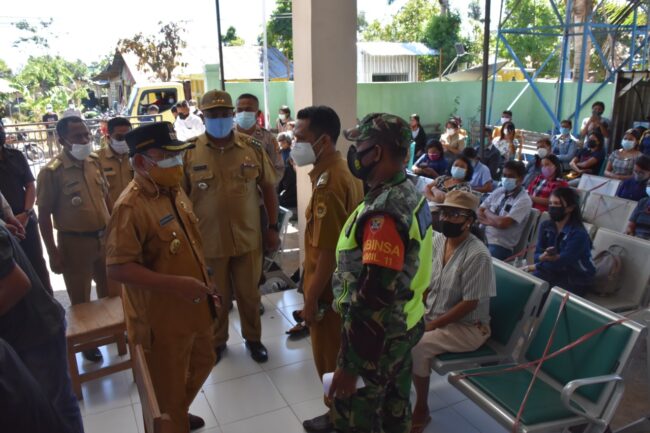 Kota Kupang herman man pantau vaksin