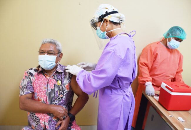 Kota Kupang herman man vaksin