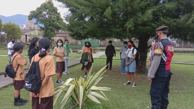 Manggarai polisi bubarkan anak sekolah