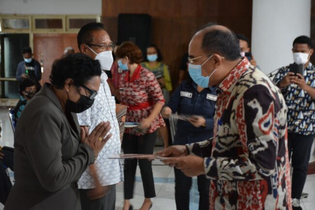 kota kupang walikota santunan