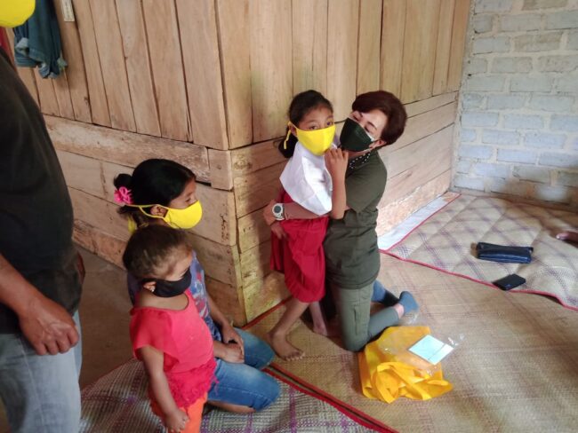 Baju Seragam Osi Gandut untuk Anak Cacat di Manggarai Timur 1 manggarai osi gandut