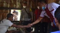 Manggarai Bupati kunjungi orang gila