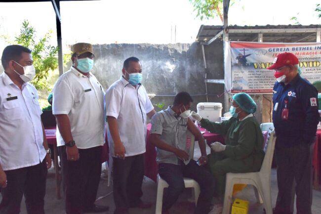 Kota Kupang wawali pantau vaksinasi