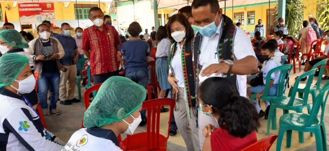 Manggarai bupati pantau