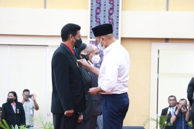 gubernur penghargaan