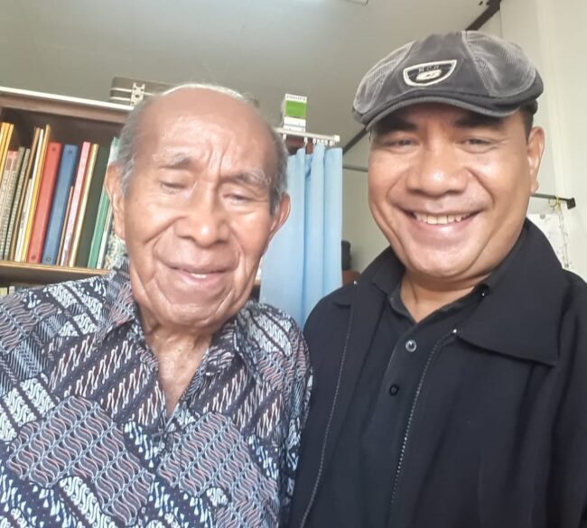 Penulis bersama Pater Alex Beding SVD di Biara Simeon tahun 2019