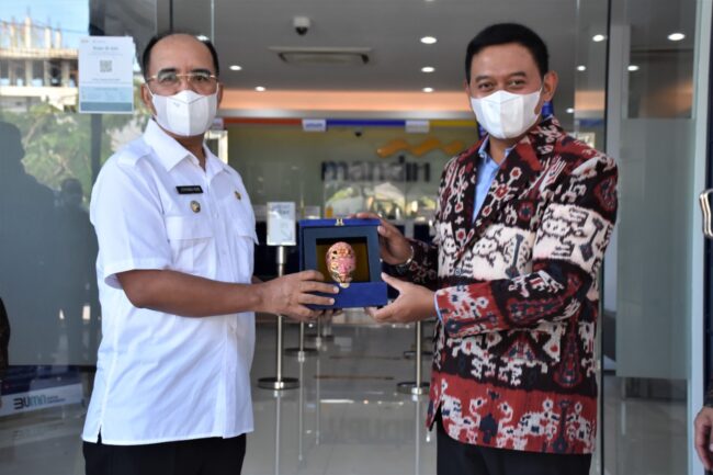 kota kupang bank mandiri