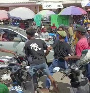 mabar keroyok
