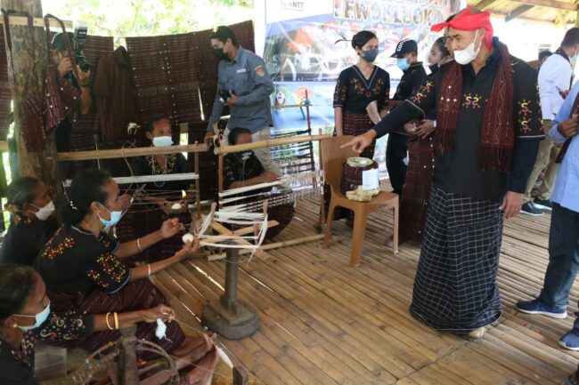 gubernur lewokluok1