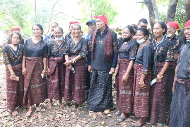 gubernur lewokluok2
