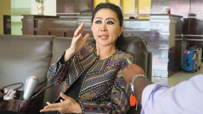 julie sutrisno laiskodat2