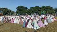 nagekeo sholat ied
