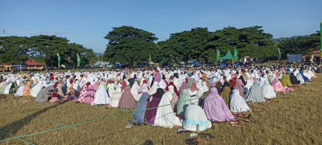 nagekeo sholat ied