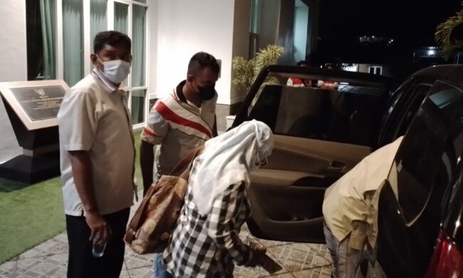 kupang jaksa tahan tersangka pdam1 scaled