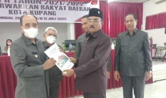 dprd kota kupang serahkan hasil pansus