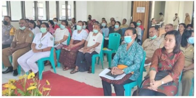 flotim Doris Rihi dan Peserta Sosialisasi Stunting