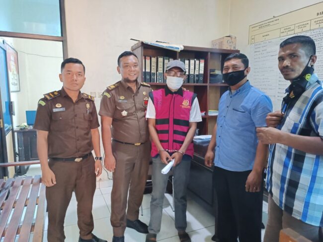 manggarai tahan kades