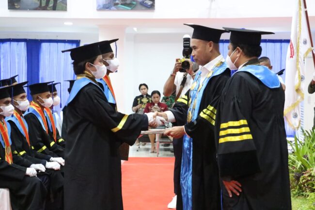 ntt gub wisuda
