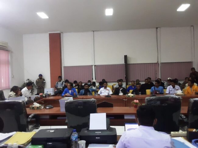 mahasiswa di komisi 1