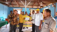 flotim golkar bantu warga