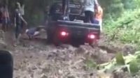 flotim jalan rusak