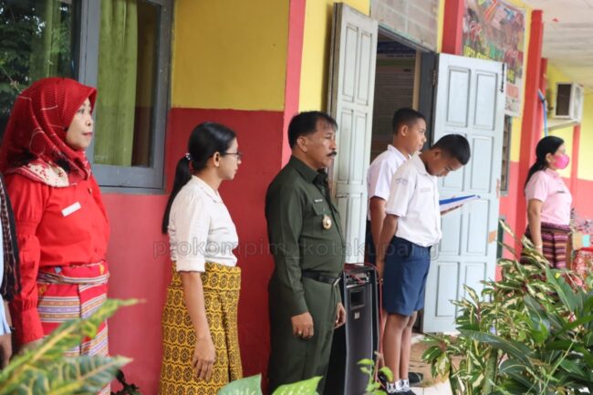 kota kupang bahasa dunia