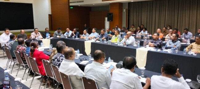 Gubernur dan Seluruh Kada