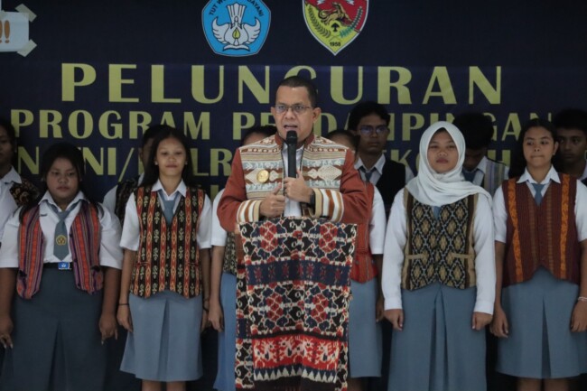 gubernur di sman 3 kupang