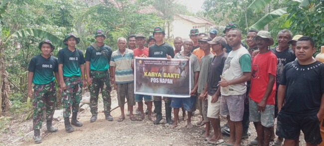Warga Banain B dan TNI Gotong Royong Kerja Rabat Jalan Dusun 1 IMG20251011131607